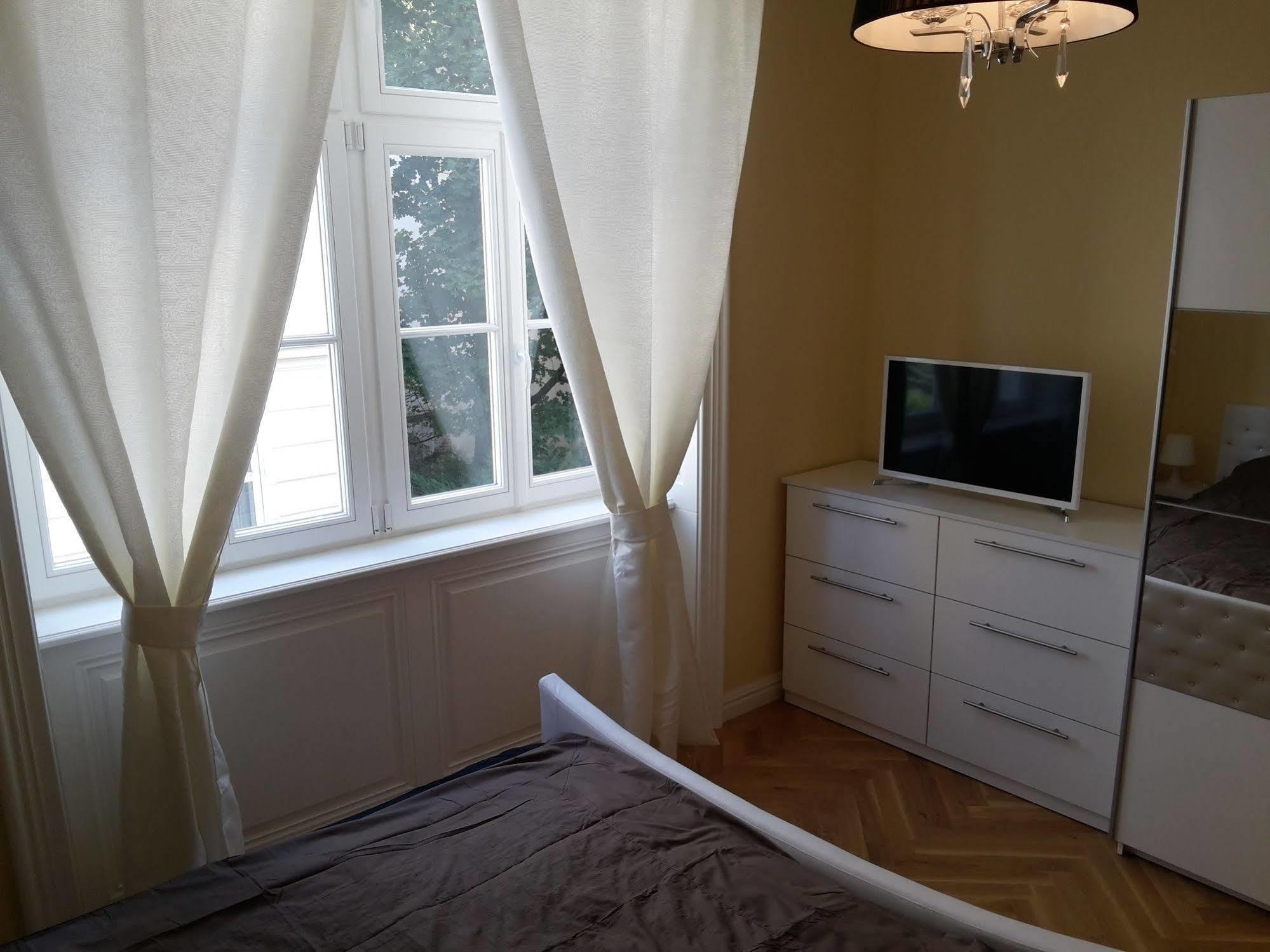 Imperial Apartments Schoenbrunn - Contactless Check-In Vienna Esterno foto